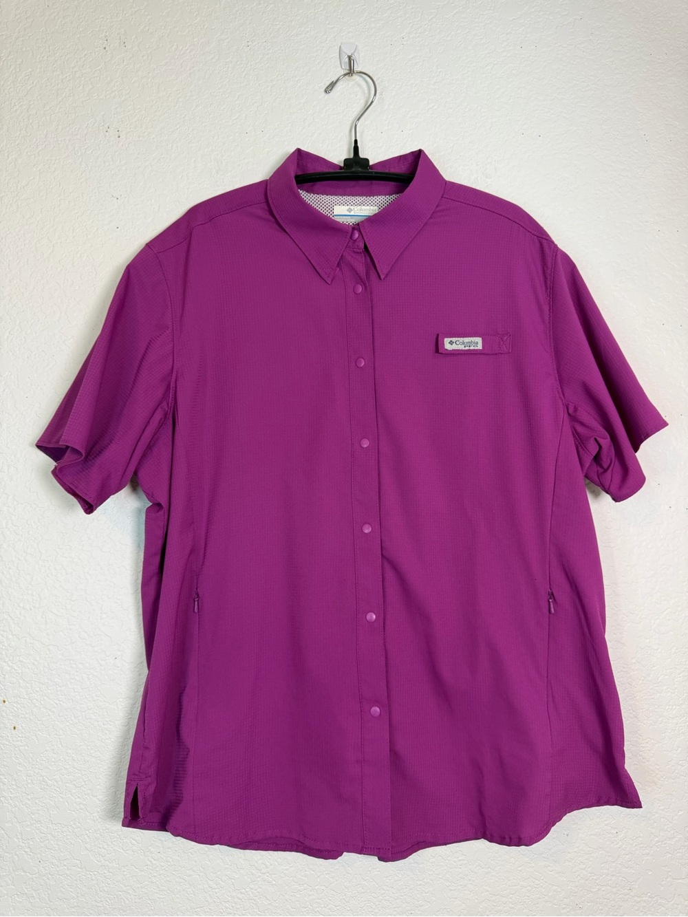 Columbia PFG Short Sleeve Snap-Up Fishing Shirt with Pockets in Magenta, XL